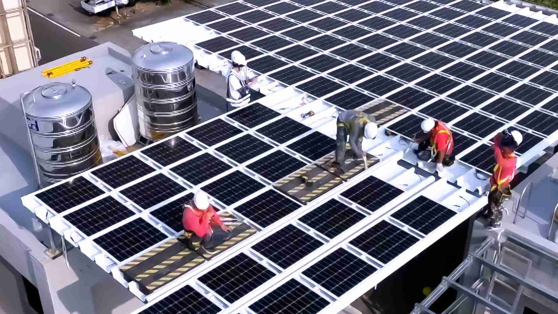 Wepay着力于替代能源之技术研发，，，，如光电浪板的相关制程、、、设备与产品，，其中所开发之光电整合型浪板，，，，减少传统金属支架安装，，，更提升耐候度，，，，可广泛运用于多元场域，，并辅助建筑达到净零碳排目标