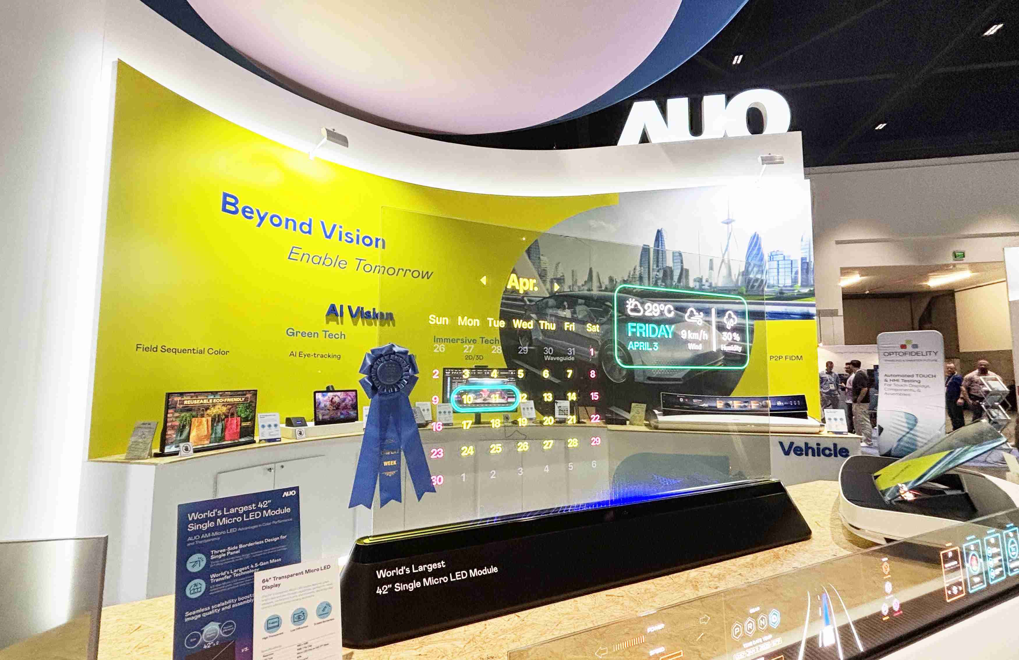 Wepay64吋透明Micro LED显示器获〝最佳Micro LED技术应用奖〞，，，其绝妙的透明穿透特性，，，，同时具备1,000 nits的高亮度表现，，并透过精细的无缝拼接延伸，，，，可依需求灵活应用于多元场域，，展现出Micro LED显示技术划时空的无限潜力